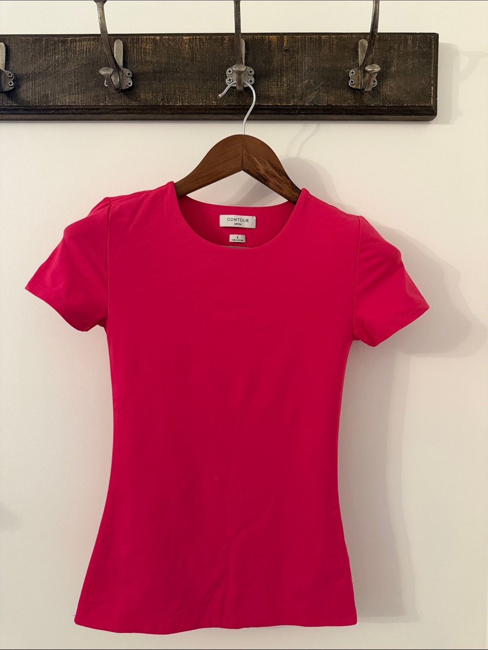 Aritzia CONTOUR Hot Pink Short Sleeve S